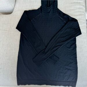 Men’s Lululemon hooded sweatshirt